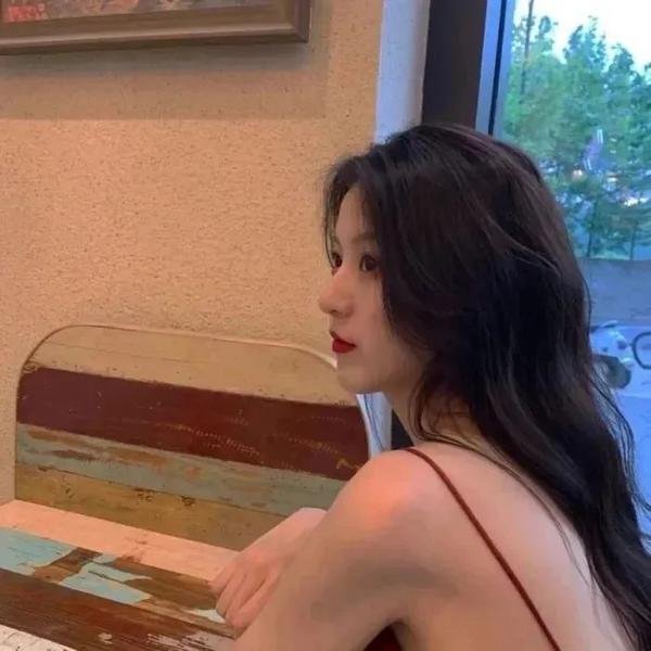 隔壁的吸血鬼美眉